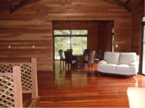 casa-de-madera-pasillo
