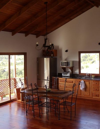 casa-de-madera-interior-comedor